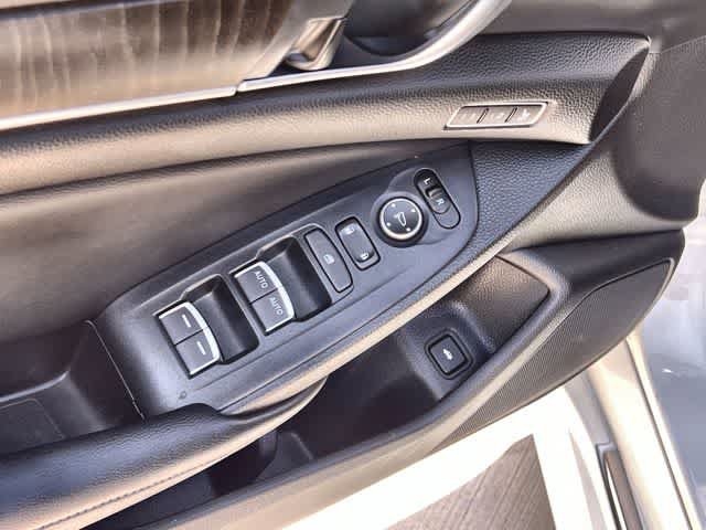 Used 2018 Honda Accord Touring image 30