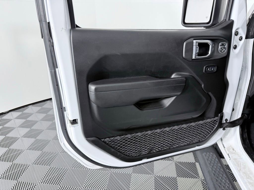 Used 2022 Jeep Gladiator Willys image 9