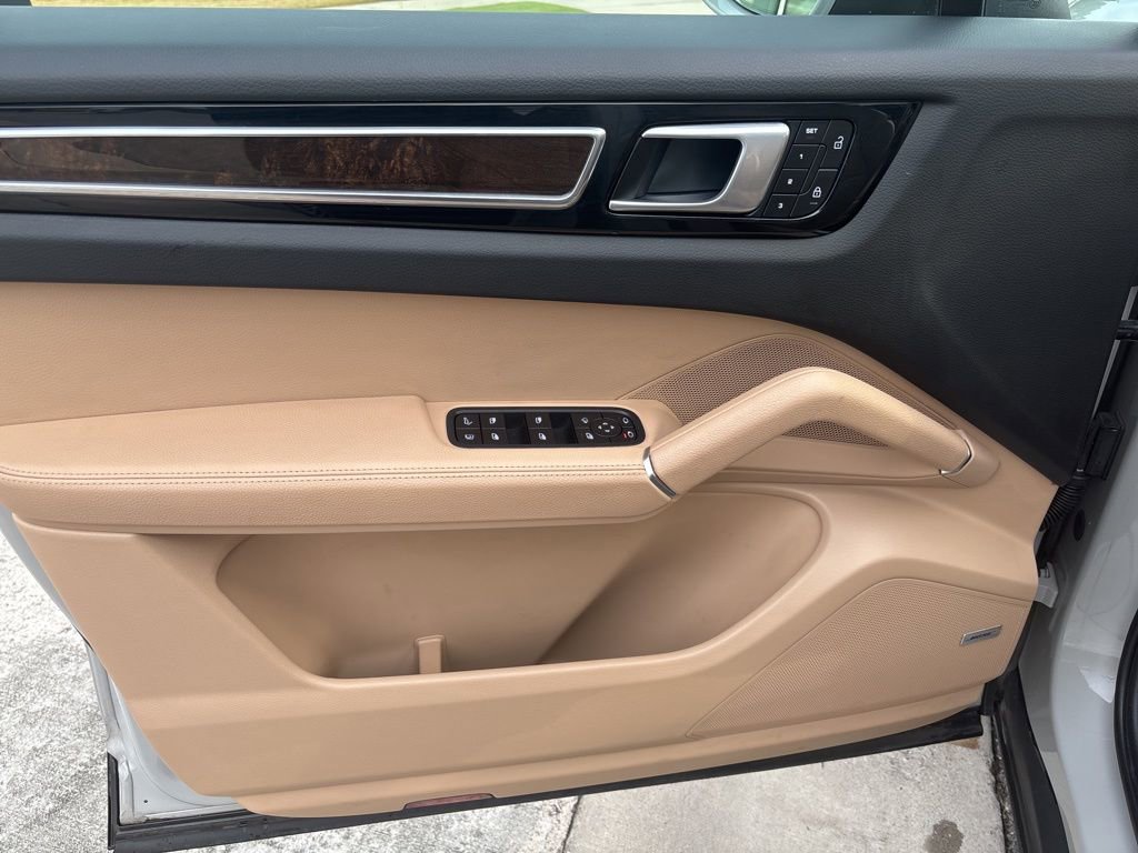 Used 2022 Porsche Cayenne Platinum Edition image 44