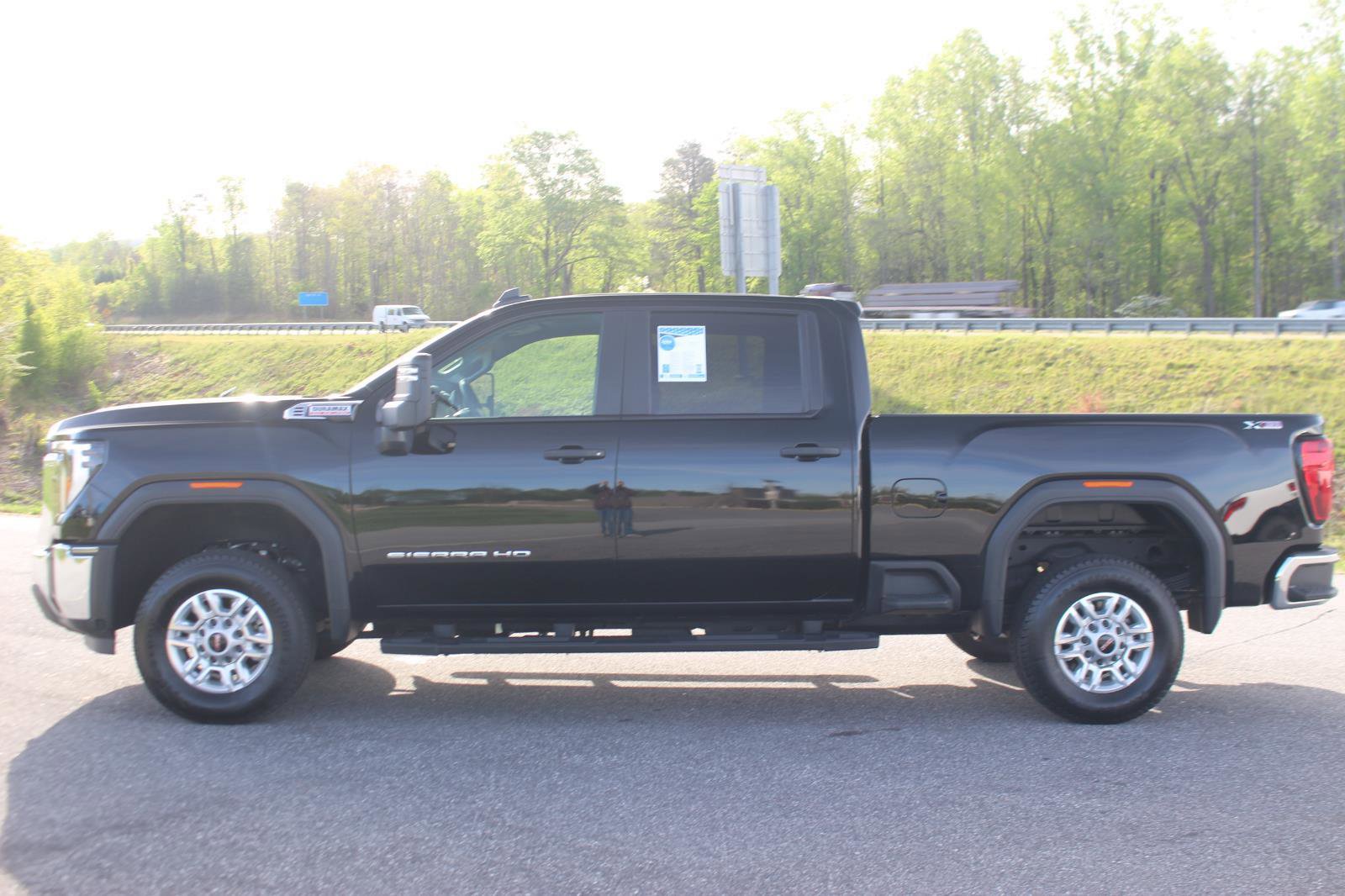 Used 2024 GMC Sierra 2500 Pro AWD/4WD image 4