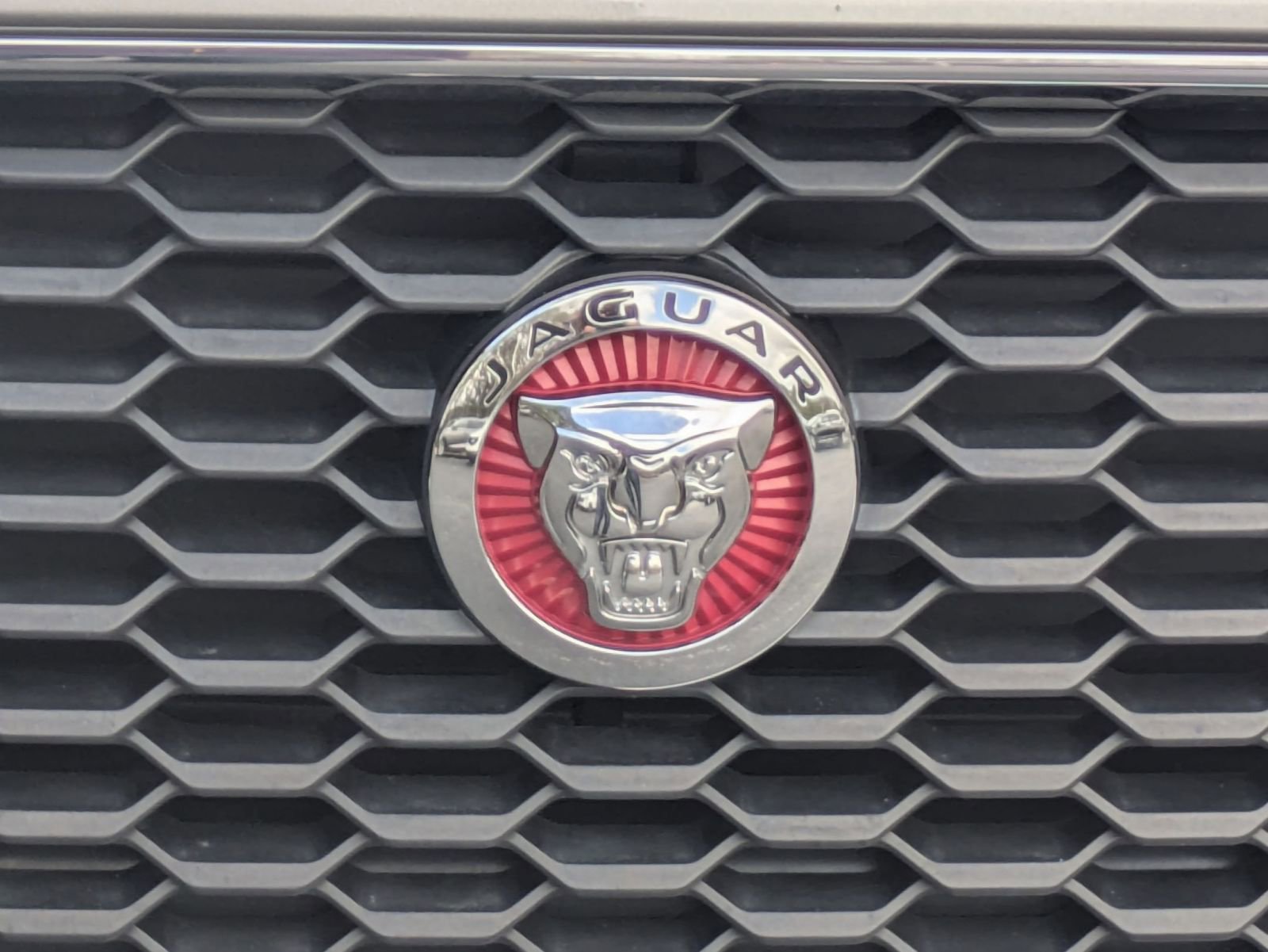 Used 2020 Jaguar E-PACE SE image 31