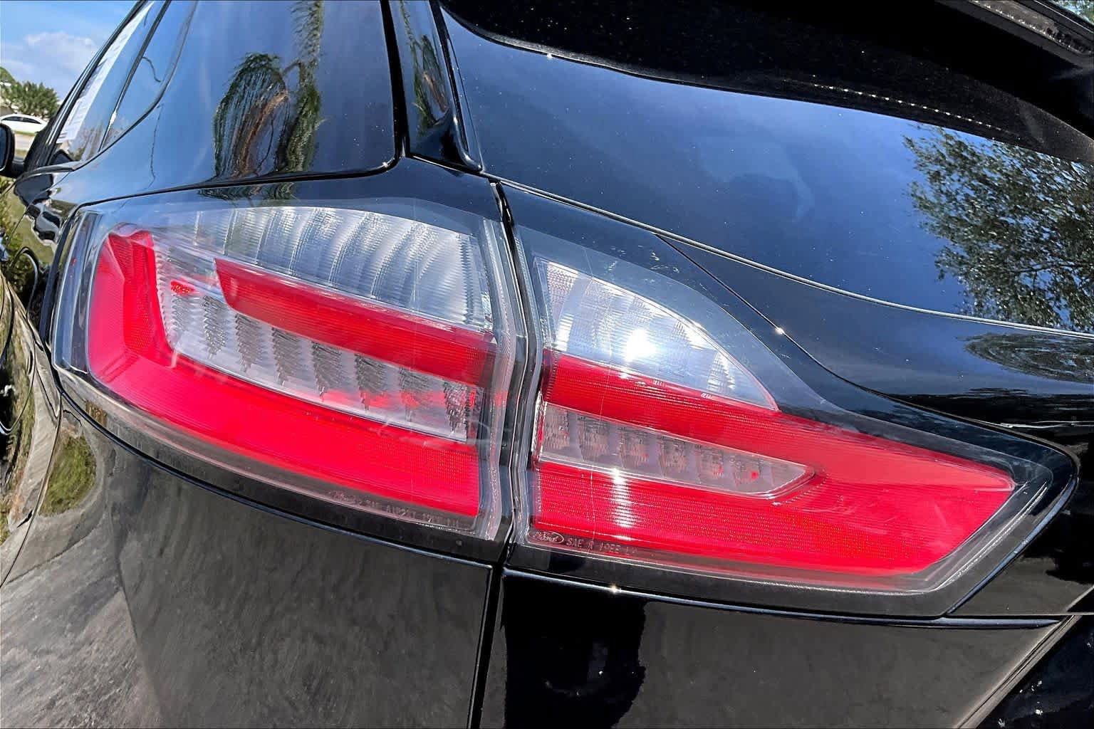 Used 2022 Ford Edge ST-Line w/ Class II Trailer Tow Package AWD/4WD image 29