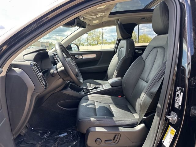 Used 2020 Volvo XC40 T5 Momentum w/ Protection Package Premier image 16