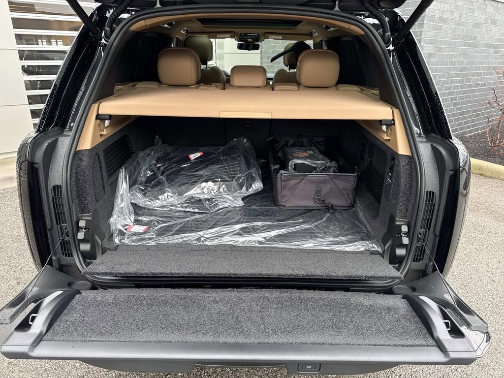 New 2026 Land Rover Range Rover SE image 5