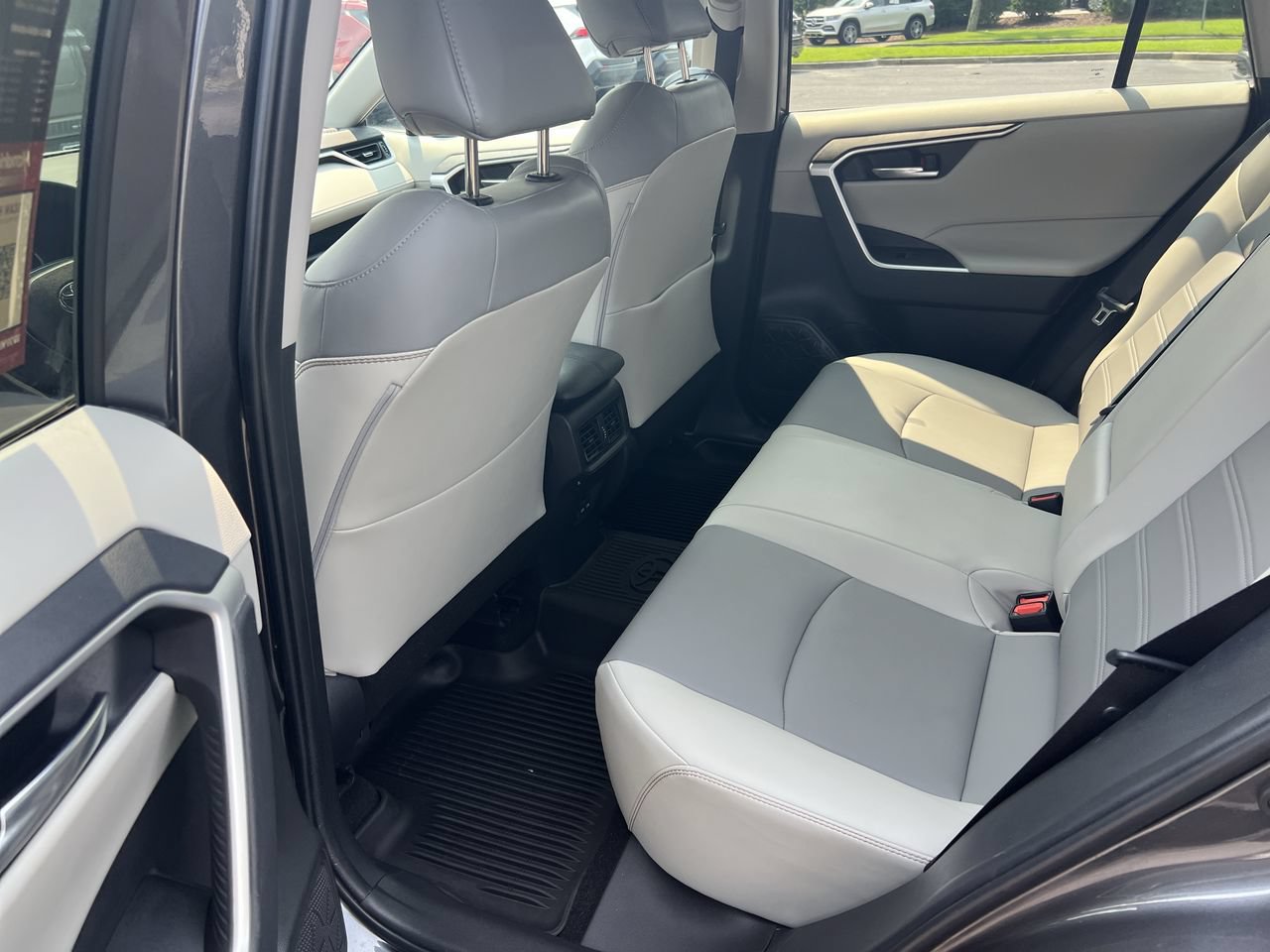 Used 2024 Toyota RAV4 XLE Premium FWD image 32
