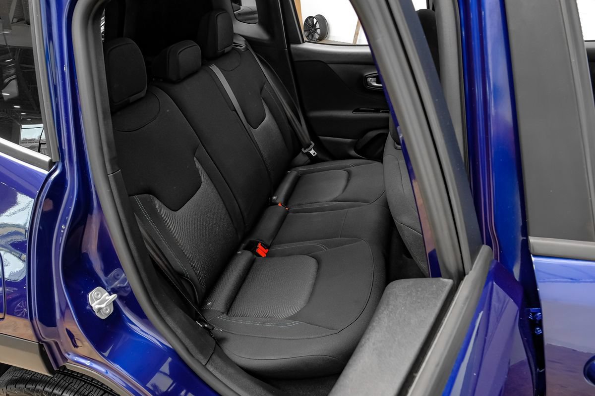 Used 2021 Jeep Renegade Latitude AWD/4WD image 30