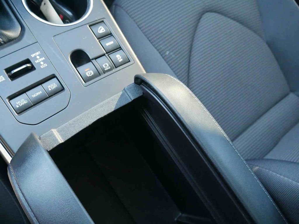 Used 2024 Toyota Highlander LE image 32
