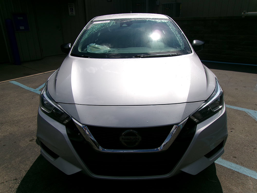 Used 2021 Nissan Versa S FWD image 2