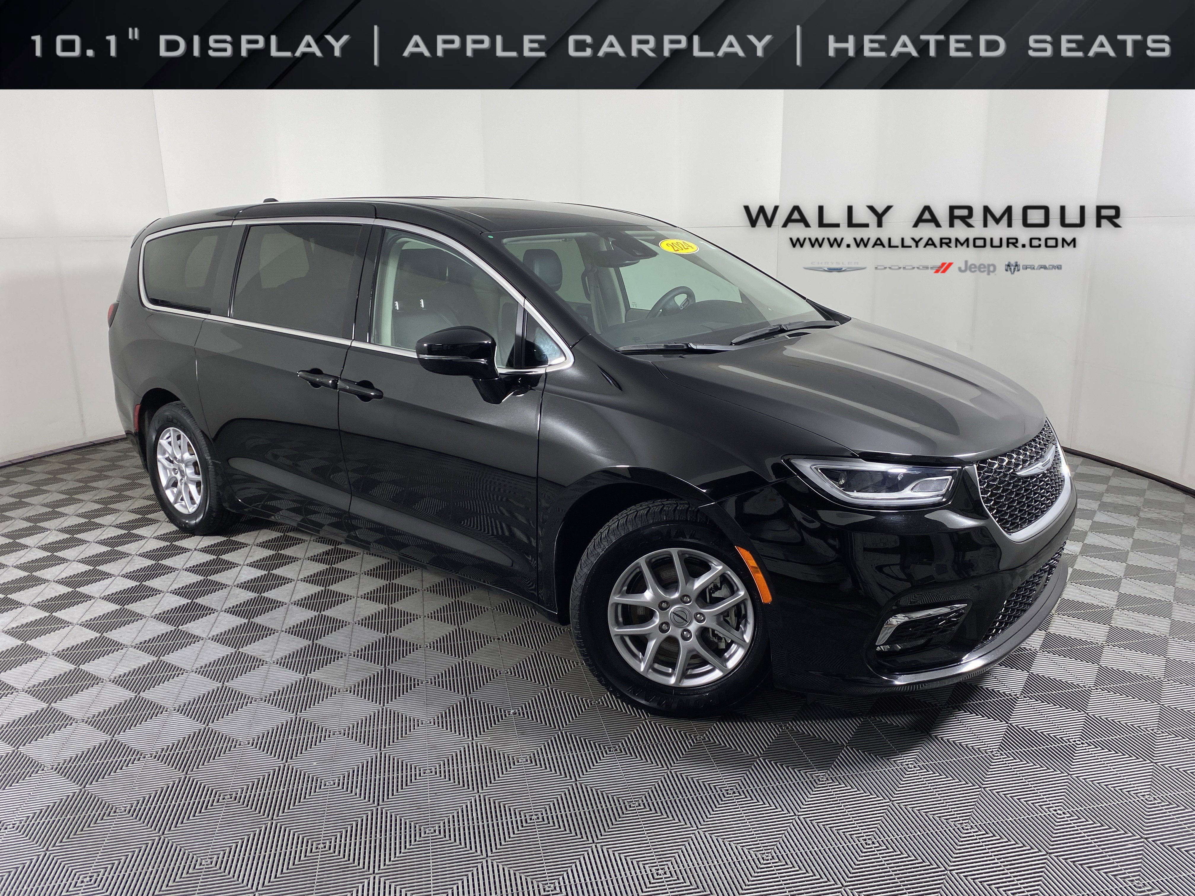 Used 2024 Chrysler Pacifica Touring-L image 1