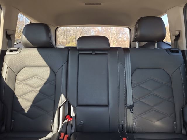 Used 2025 Volkswagen Atlas SE image 33