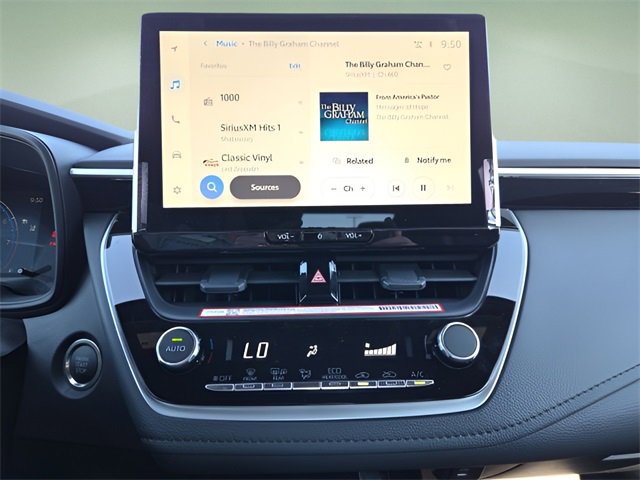 Used 2025 Toyota Corolla SE w/ SE Premium Package image 31