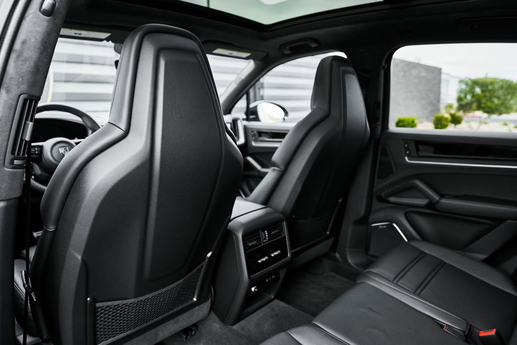 Used 2026 Porsche Cayenne Turbo image 40