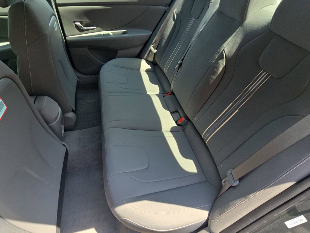 Used 2025 Hyundai Elantra Blue image 13