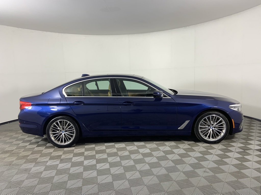 Used 2020 BMW 530e xDrive w/ Executive Package image 2