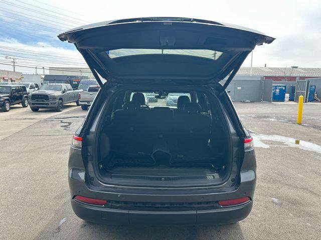 Certified 2023 Jeep Grand Cherokee Altitude image 24