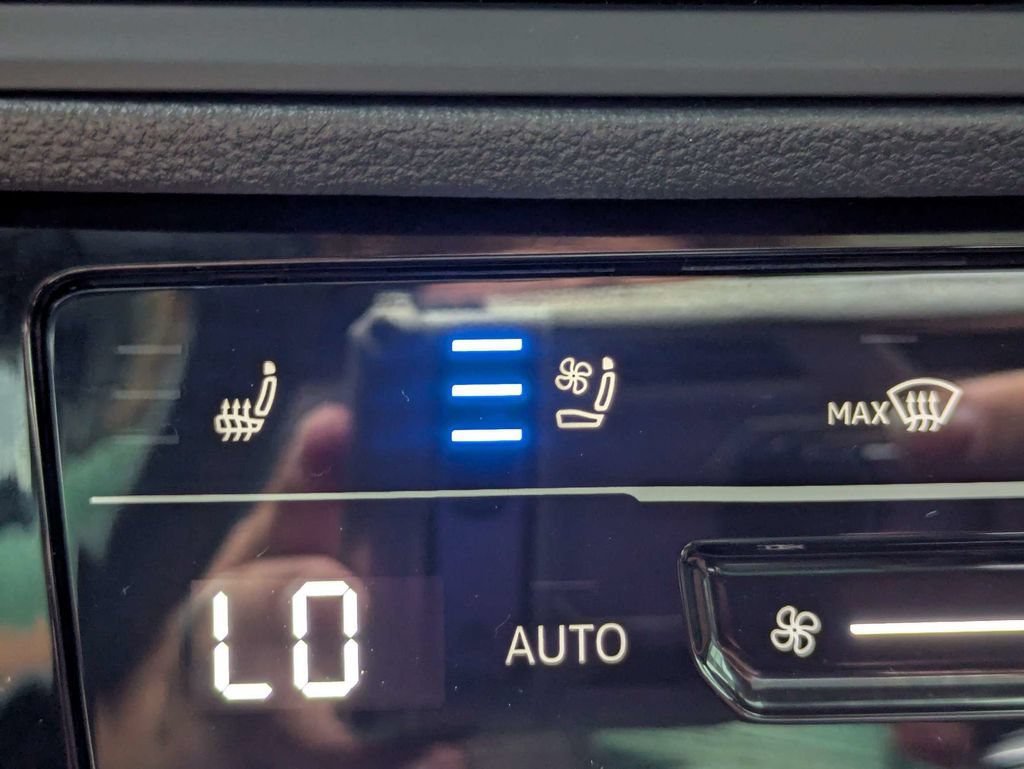Certified 2025 Volkswagen Jetta SEL FWD image 22
