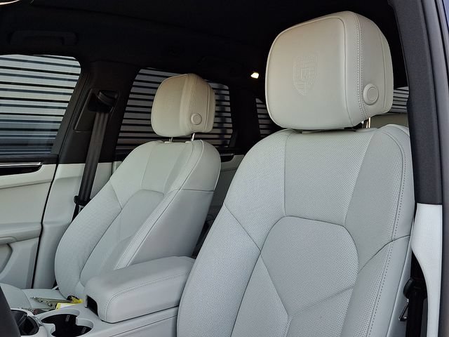 Certified 2026 Porsche Macan AWD/4WD image 5