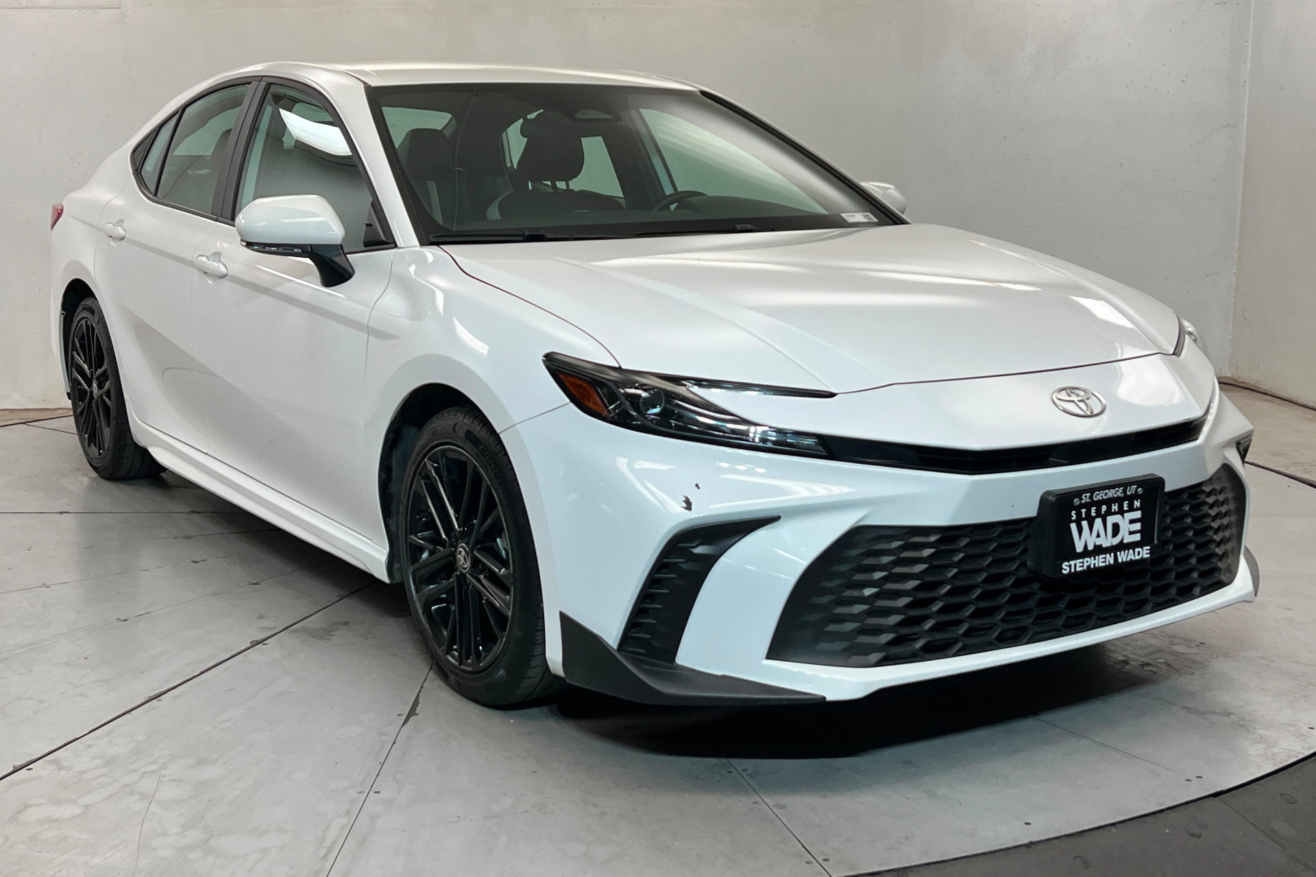 Used 2025 Toyota Camry SE FWD image 7