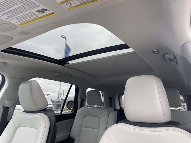 Used 2025 Lincoln Aviator AWD image 16