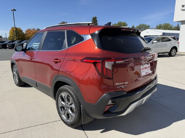 Used 2024 Kia Seltos S AWD/4WD image 7