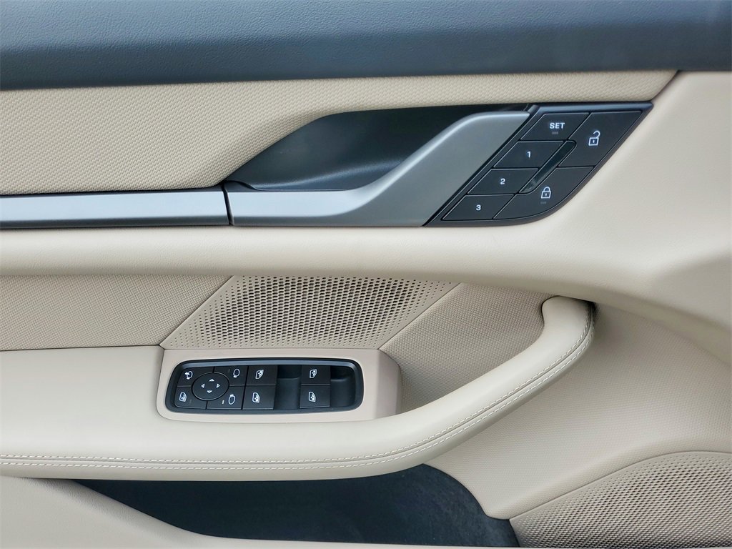 New 2025 Porsche Taycan image 7