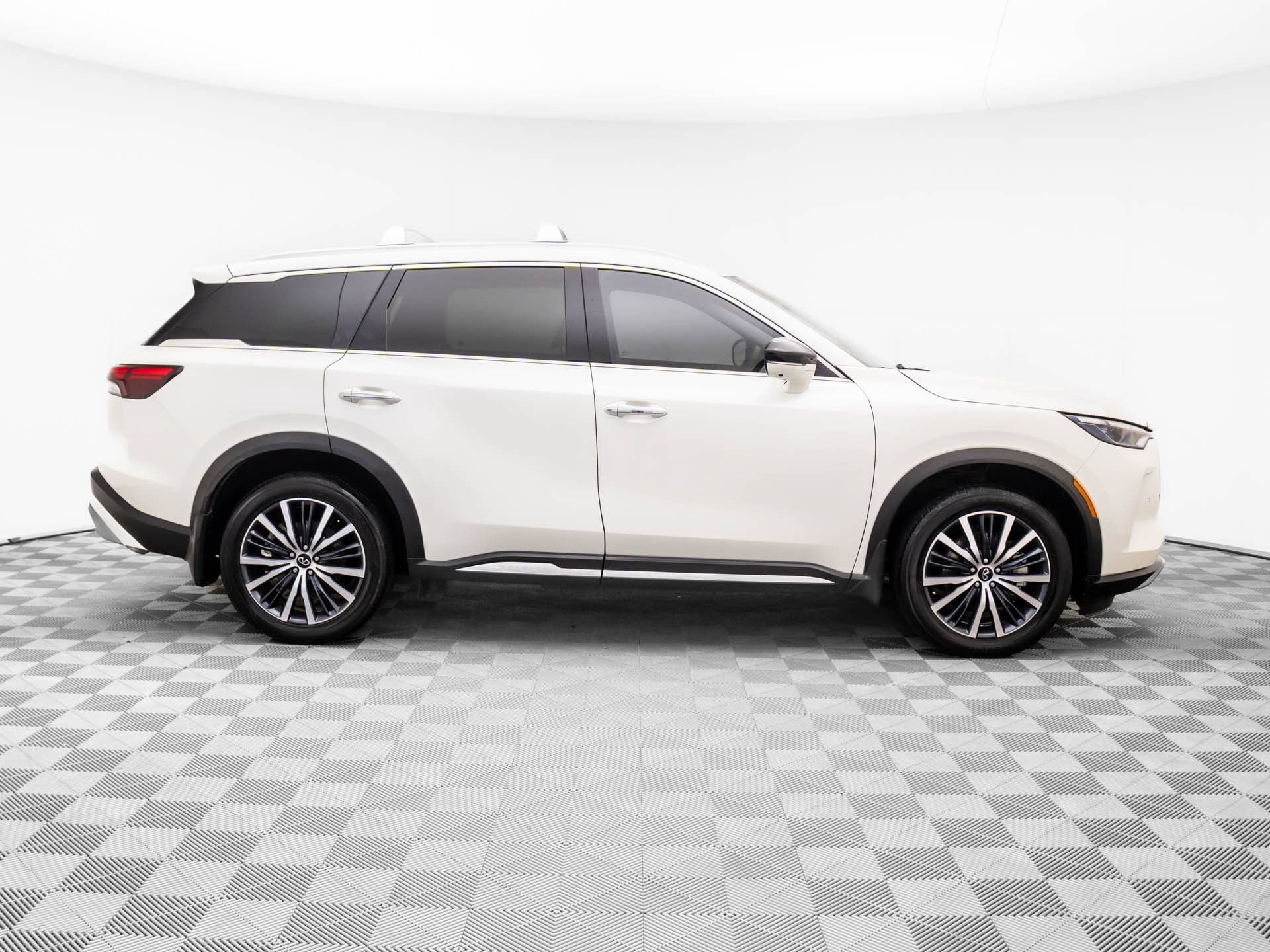 Used 2023 INFINITI QX60 Sensory w/ Cargo Package AWD/4WD image 6