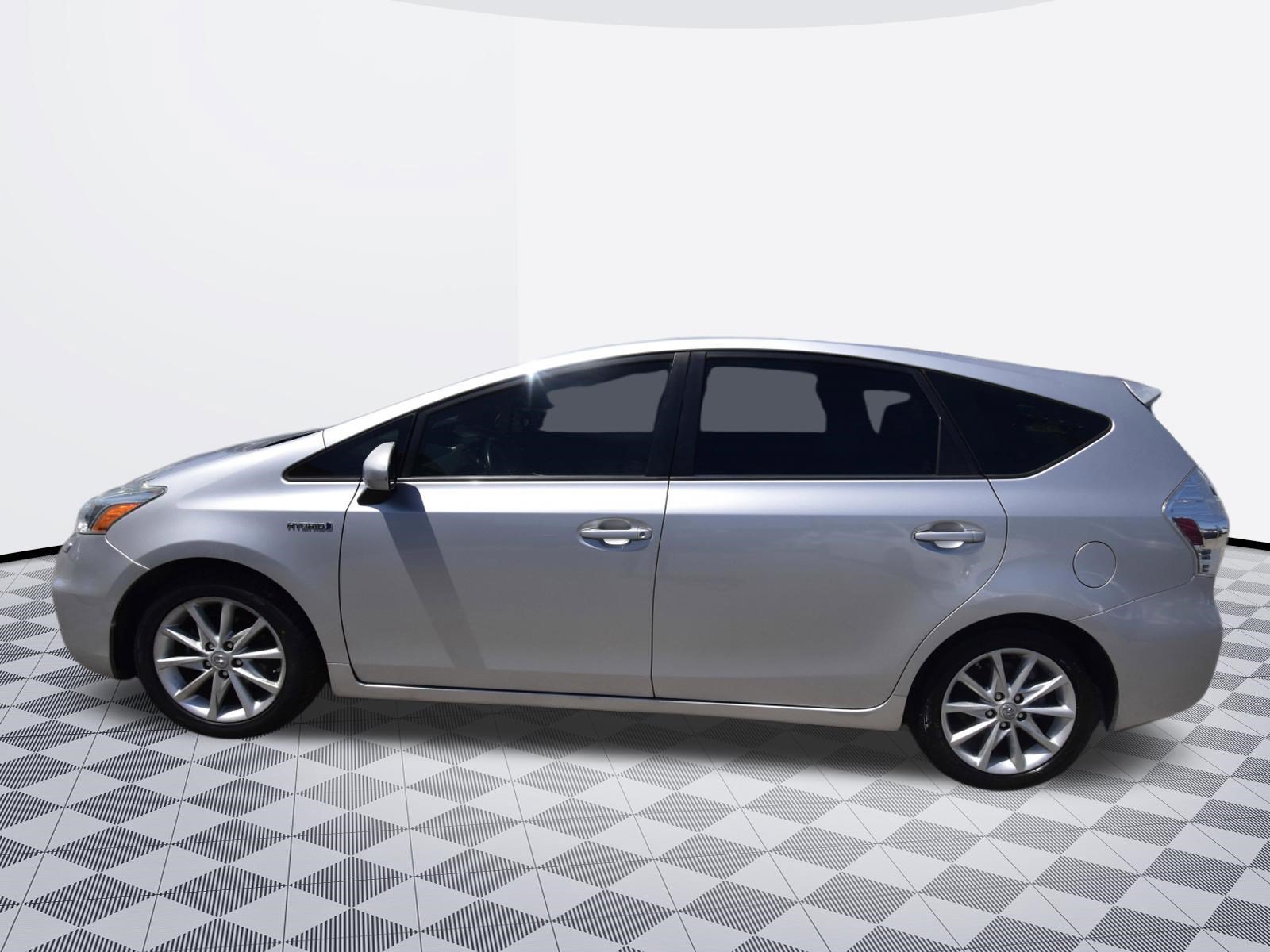 Used 2013 Toyota Prius V Five FWD image 3