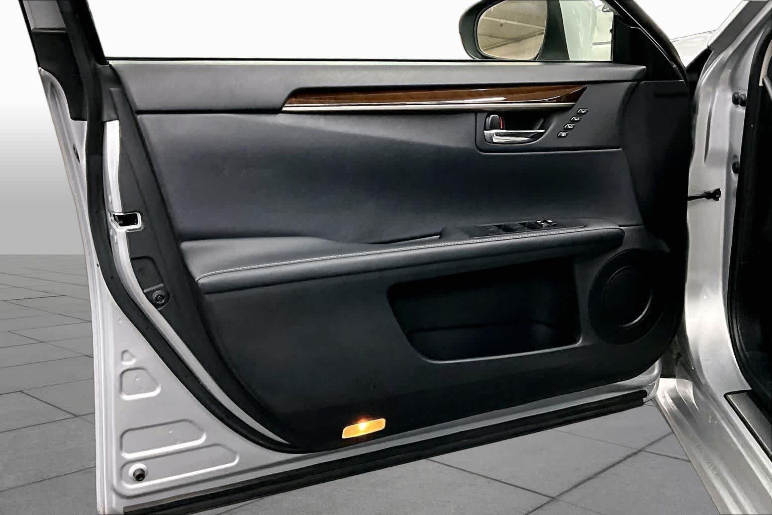 Used 2014 Lexus ES 350 w/ Premium Package FWD image 21