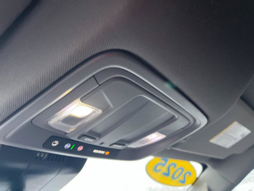 Used 2025 Chevrolet Silverado 2500 Custom w/ Custom Value Package image 17