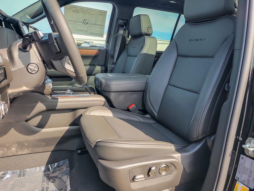 New 2026 GMC Yukon Denali w/ Sun & Power Step Package image 9