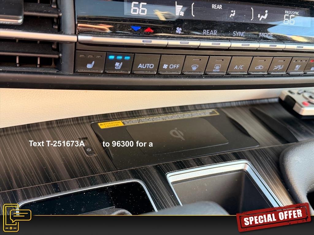 Used 2023 Toyota Sienna Platinum image 27