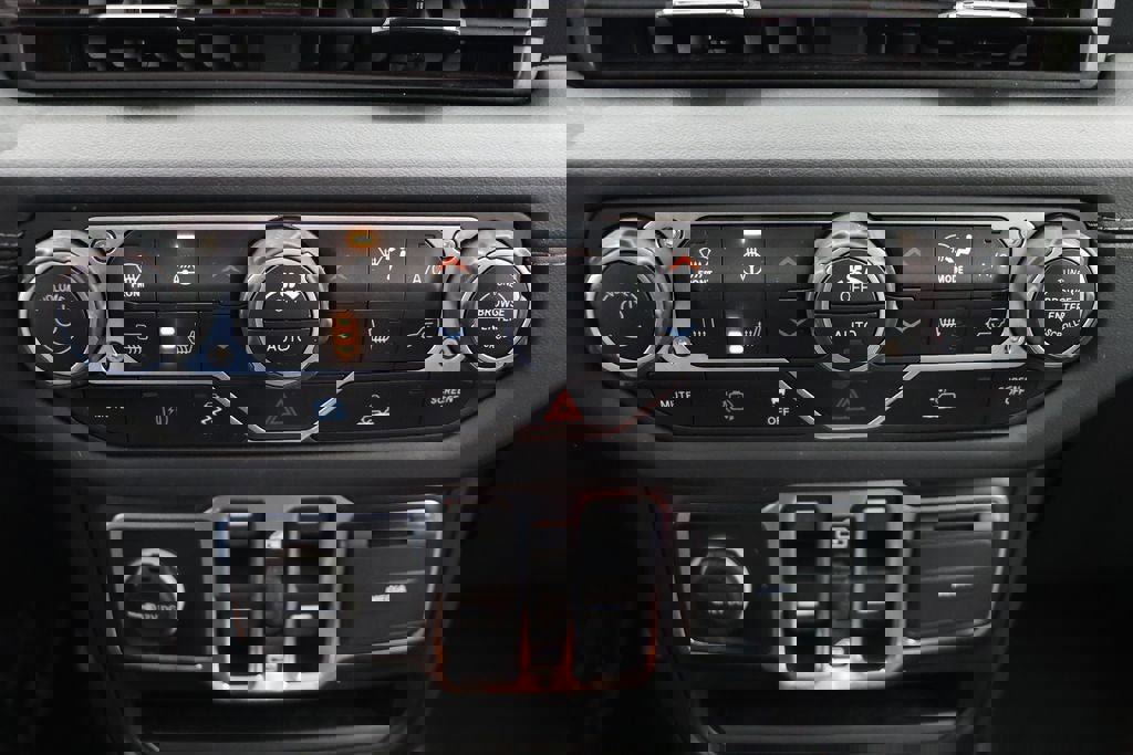 Used 2024 Jeep Wrangler Unlimited Sahara image 23