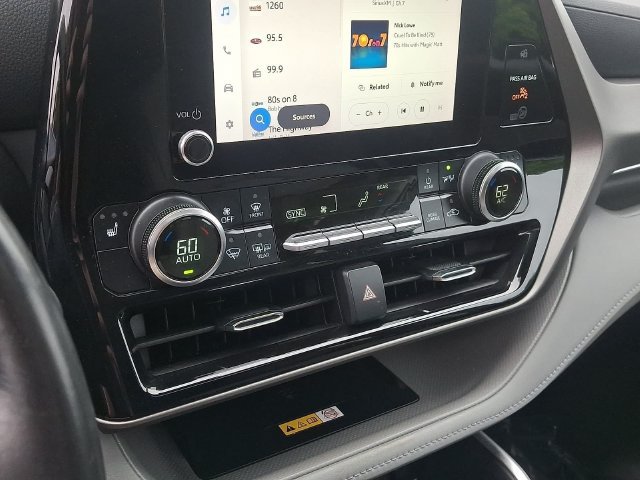 Used 2024 Toyota Highlander XLE AWD/4WD image 19