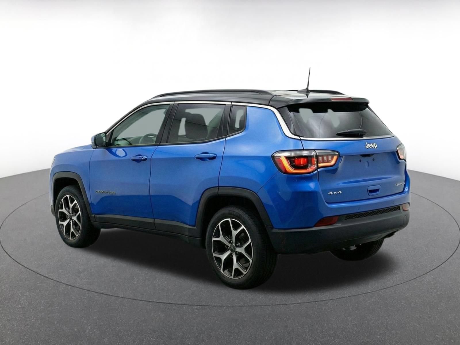 Used 2025 Jeep Compass Limited AWD/4WD image 7