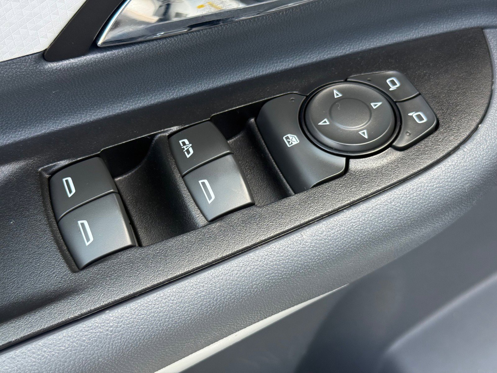 Used 2017 Chevrolet Bolt Premier w/ Driver Confidence II Package image 8