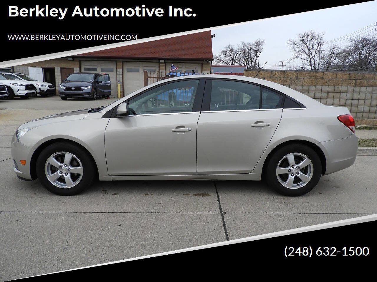 Used 2013 Chevrolet Cruze LT FWD image 1