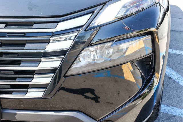 Used 2024 Nissan Rogue SV AWD/4WD image 10