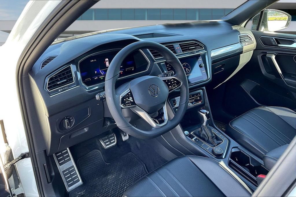 Used 2022 Volkswagen Tiguan SE R-Line AWD/4WD image 17