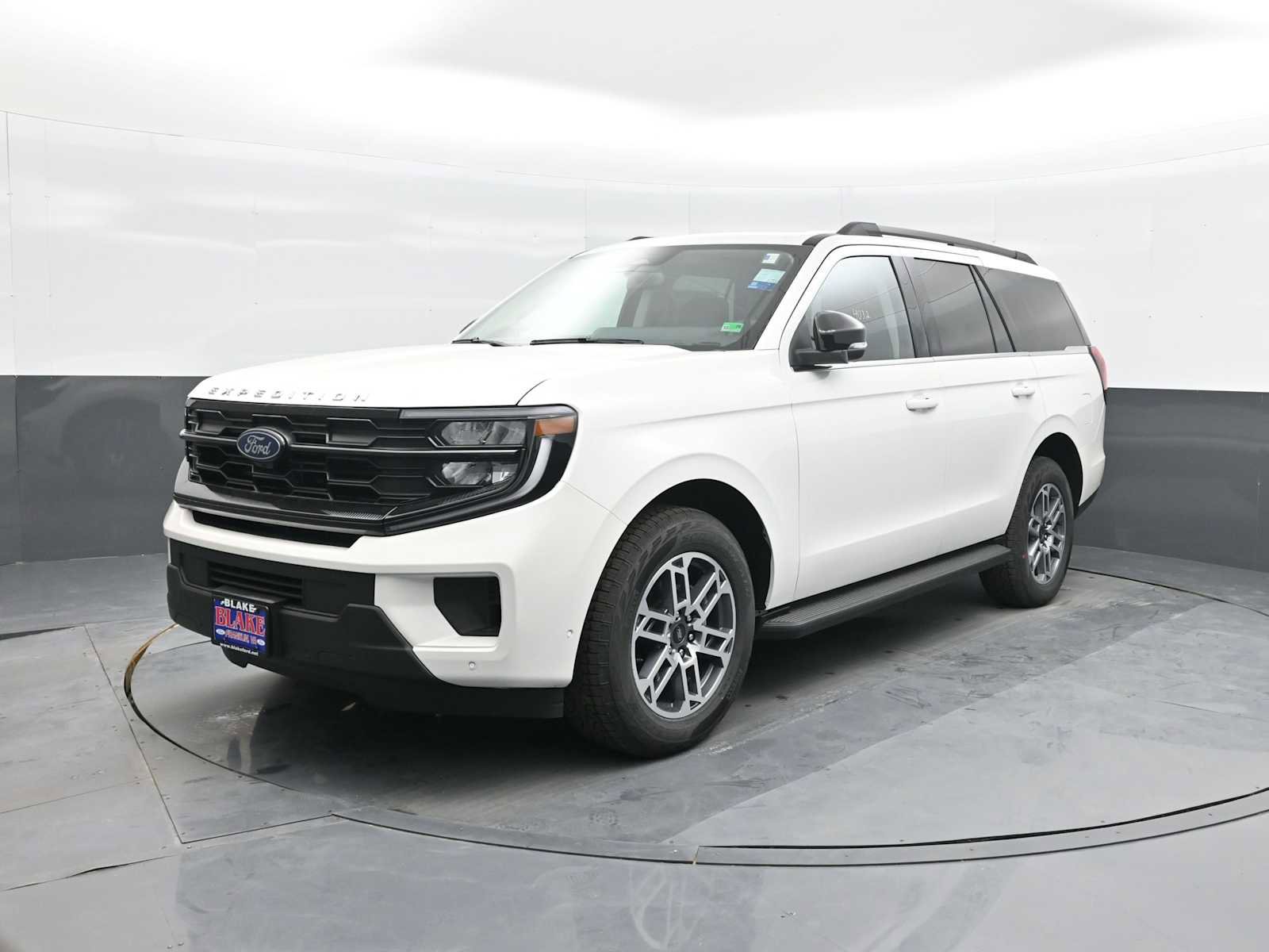 New 2025 Ford Expedition Active image 1