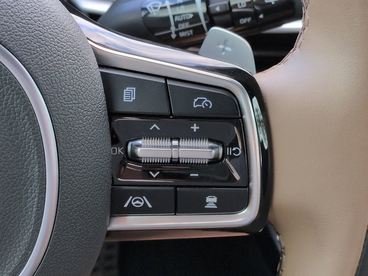 Used 2025 Kia Sorento SX Prestige w/ Olive Brown Leather Package image 28