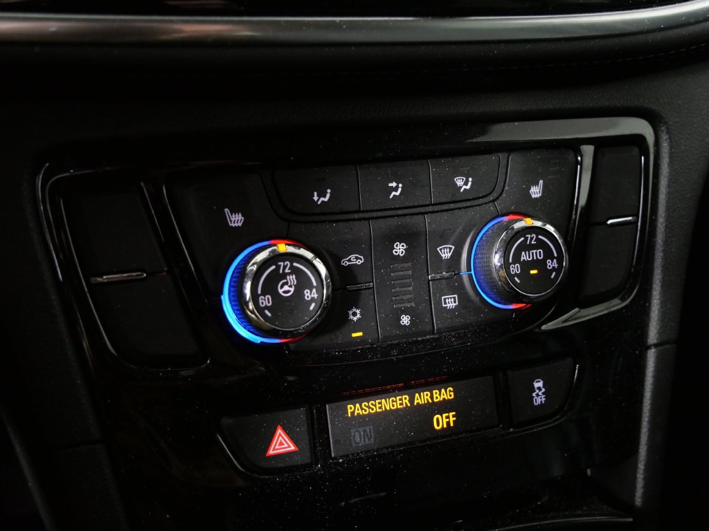 Used 2019 Buick Encore Essence FWD image 22
