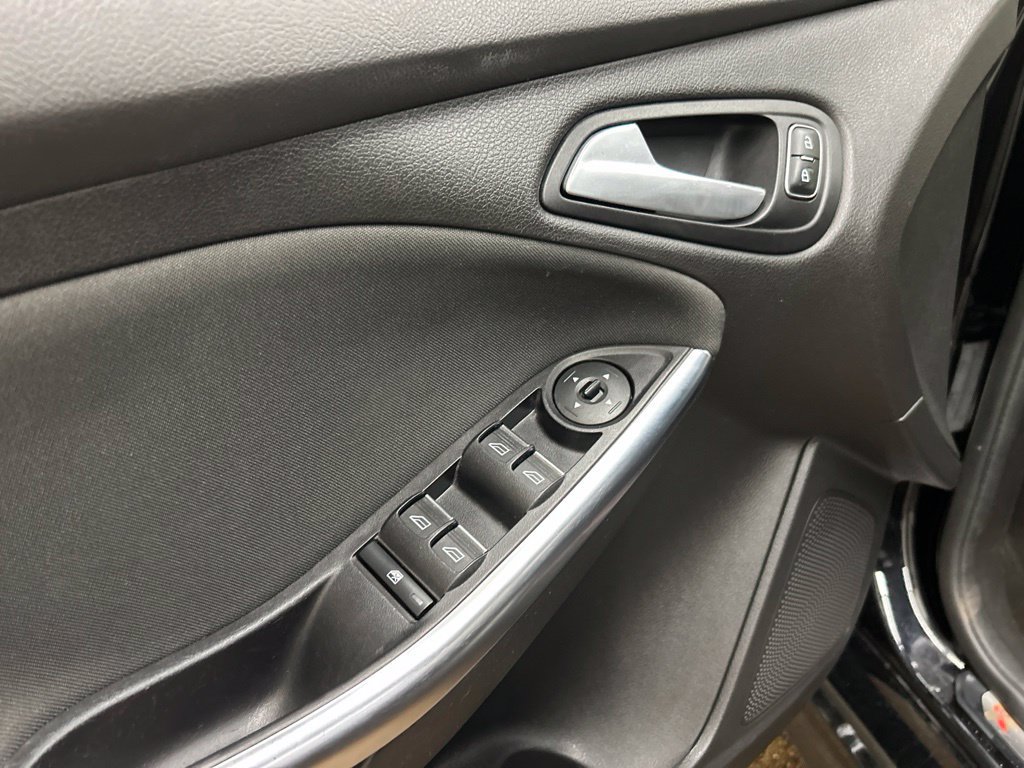 Used 2018 Ford Focus ST w/ Equipment Group 401A FWD image 29
