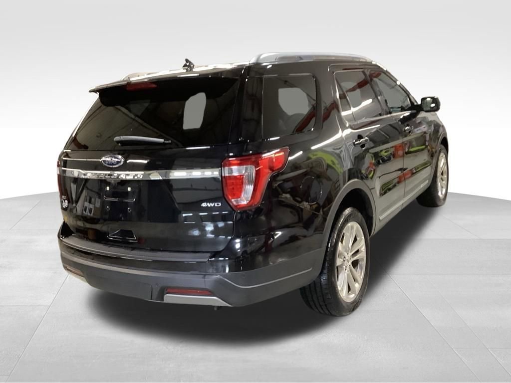 Used 2019 Ford Explorer XLT w/ Equipment Group 202A AWD/4WD image 3