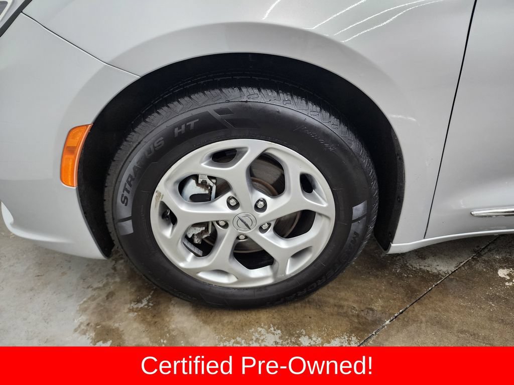 Certified 2023 Chrysler Pacifica Limited FWD image 40