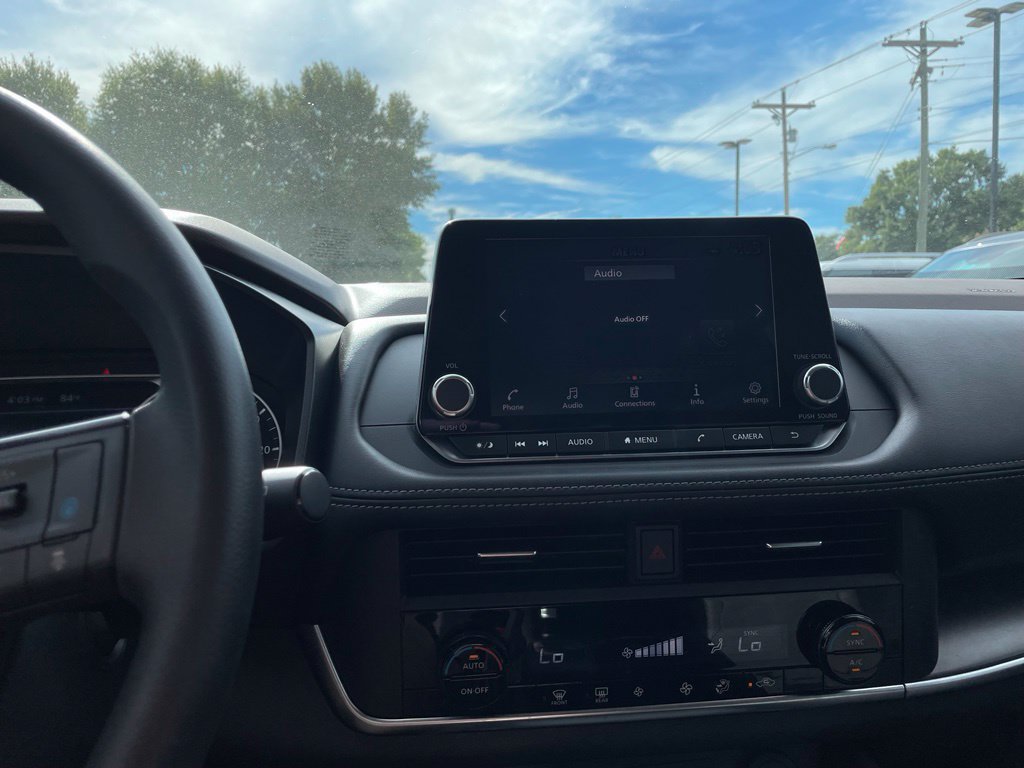 Used 2023 Nissan Rogue SV FWD image 17
