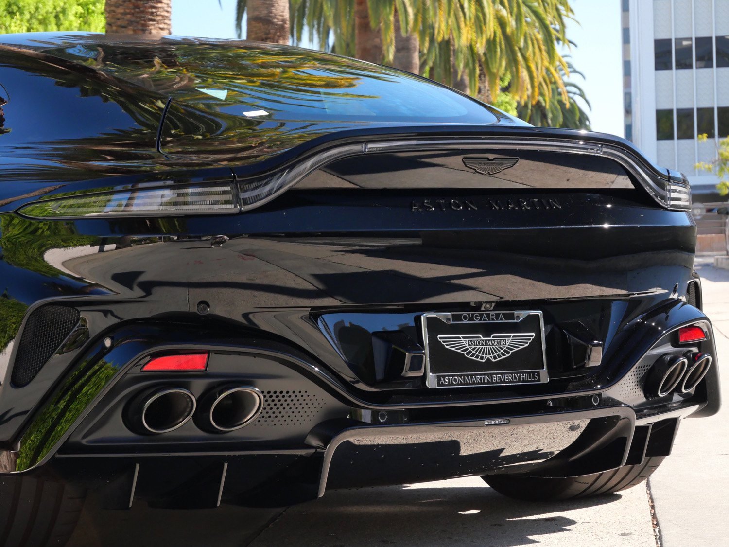 Used 2025 Aston Martin V8 Vantage Coupe image 8