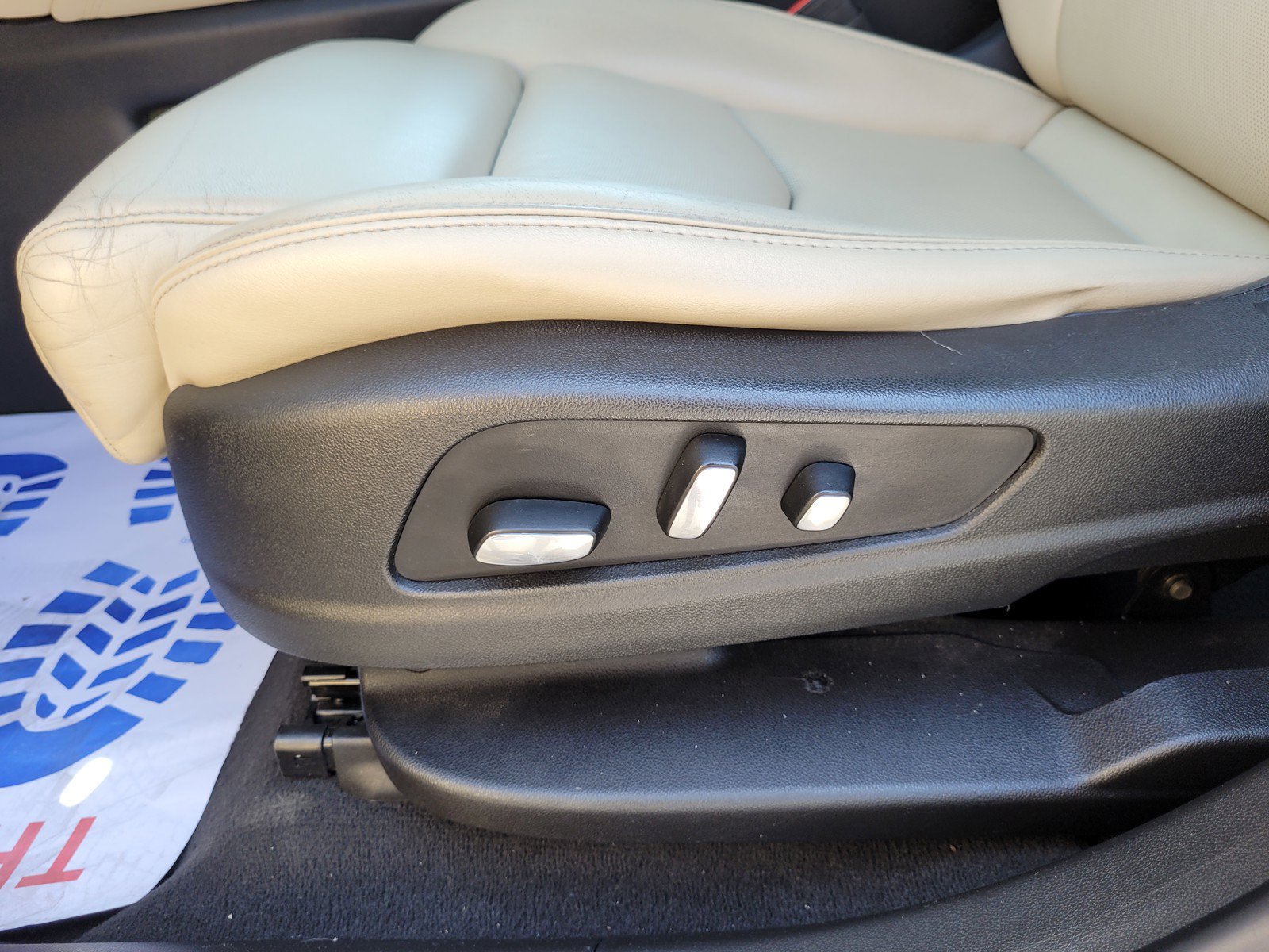 Used 2017 Cadillac XT5 Luxury w/ Driver Awareness Package FWD image 11