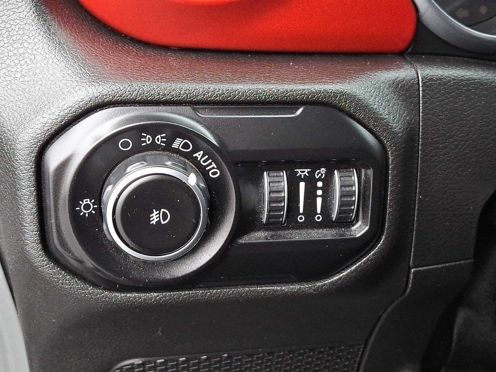 Used 2018 Jeep Wrangler Unlimited Rubicon w/ Uconnect 4C Nav & Sound Group image 28