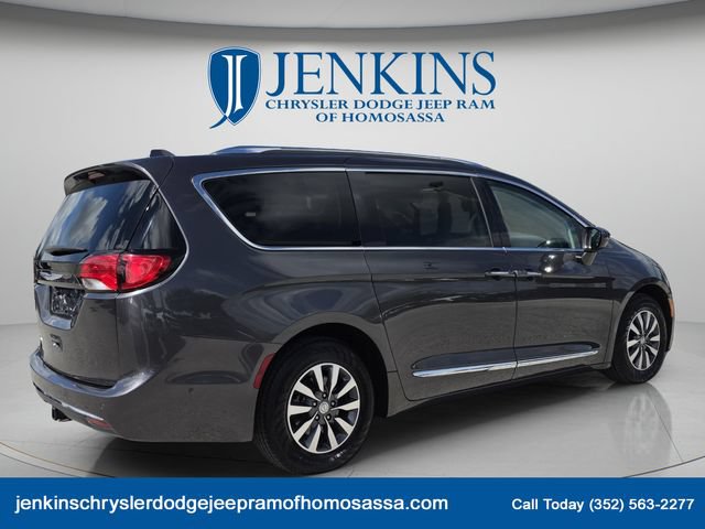 Used 2020 Chrysler Pacifica Touring-L Plus FWD image 4