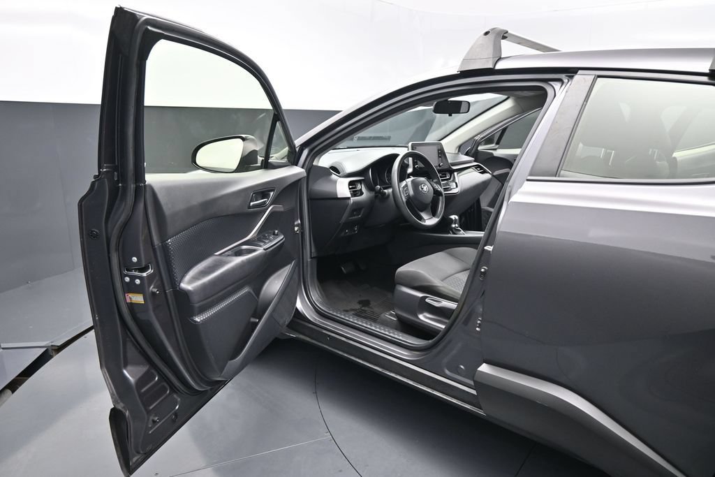 Used 2020 Toyota C-HR LE FWD image 9